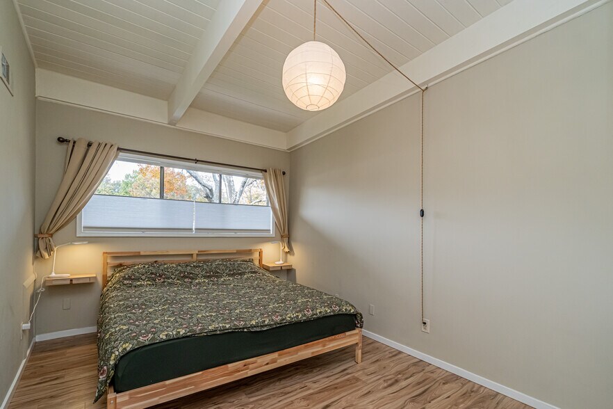 Building Photo - 4965 Americana Dr