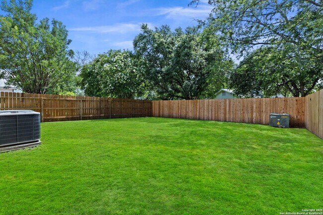 Building Photo - Nicely Updated 3-Bedroom in Northwest Cros...