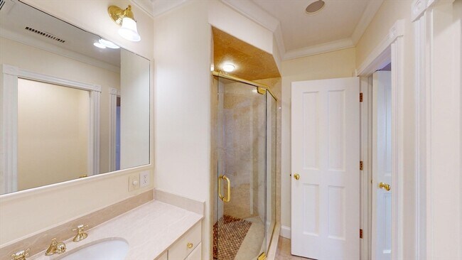 Building Photo - 22 Beacon St