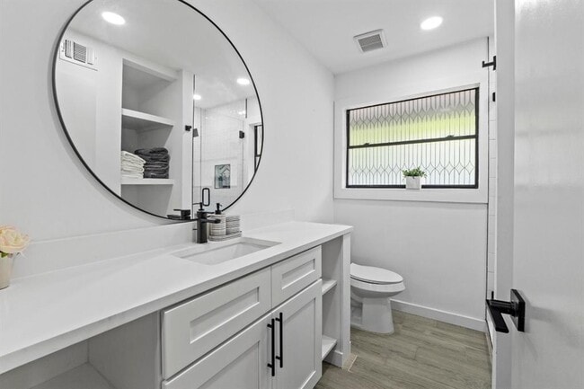 Building Photo - 3520 Highland View Dr