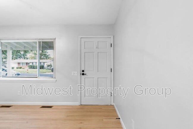 Building Photo - 1450 Tahoe Dr