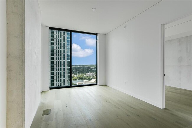 Building Photo - 610 Davis St