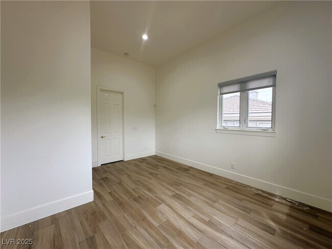 Building Photo - 2025 Grouse St