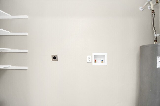 Building Photo - 14235 Bella Dr