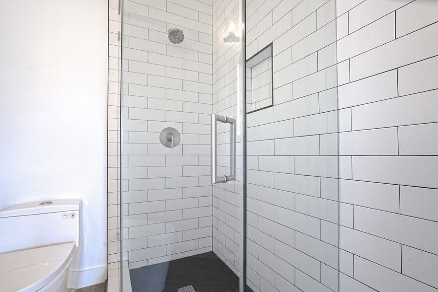 Building Photo - 920 Marine St