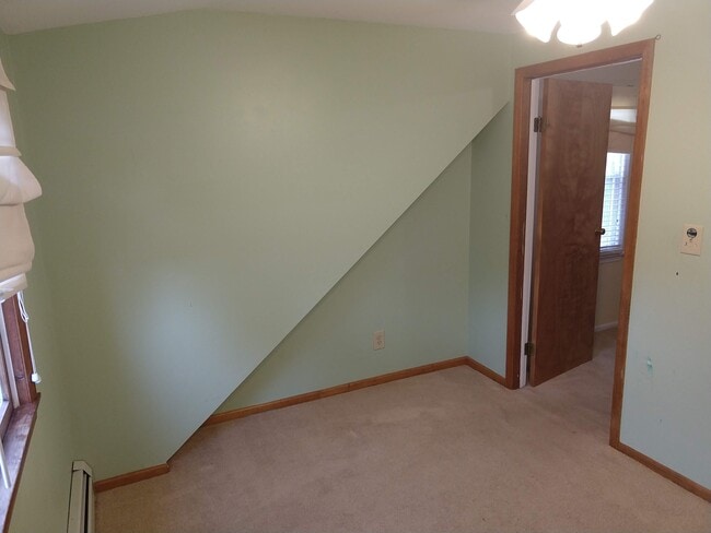 Building Photo - 387 Feura Bush Rd