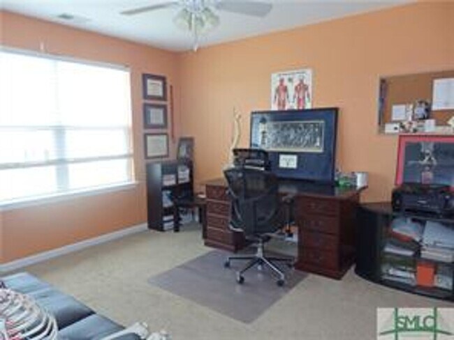 Building Photo - Beautiful 3 bed 2.5 bath/ Screened Porch/ ...