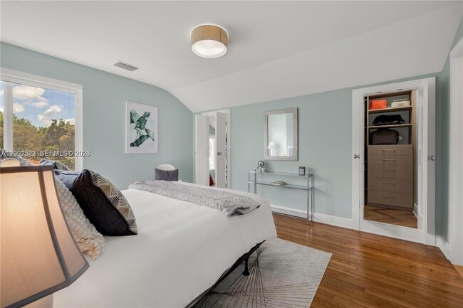 Building Photo - 320 NE 88th St