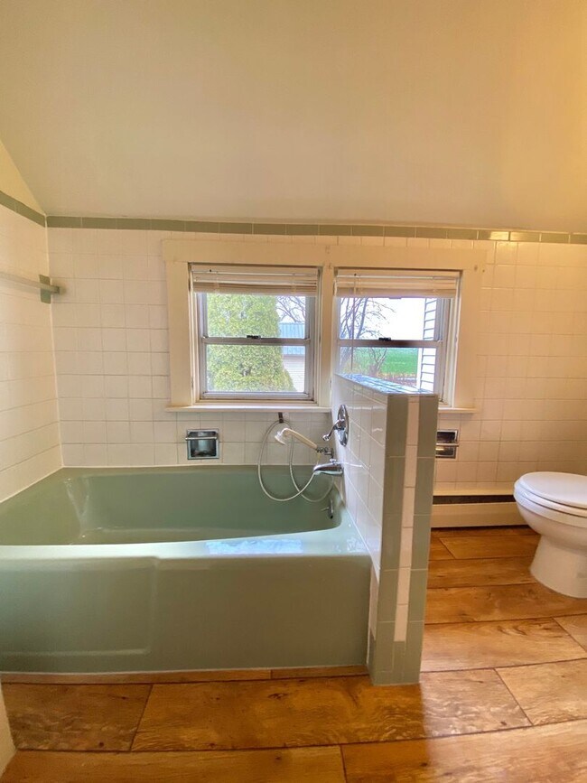 Building Photo - Peaceful Country Living - 4 BR / 3BA