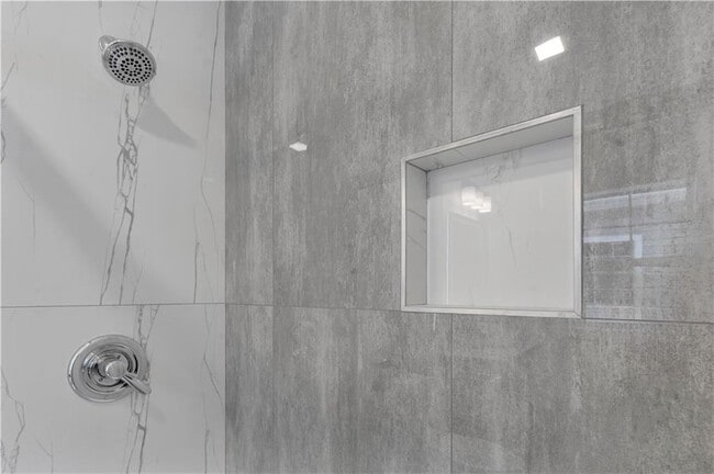 Building Photo - 10 Anthony Ave