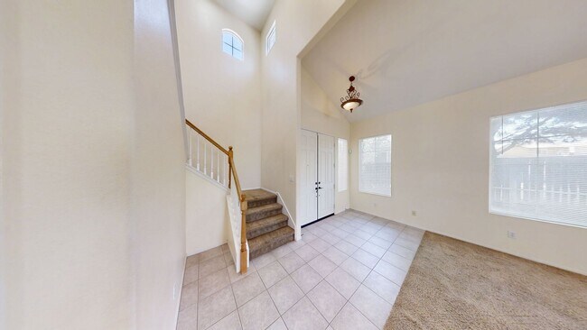 Building Photo - Spacious 4 bedroom 3 bath