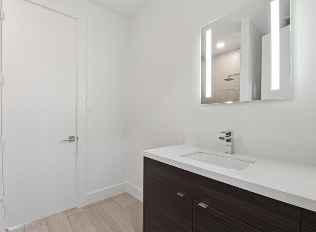 Building Photo - 1530 Primrose St