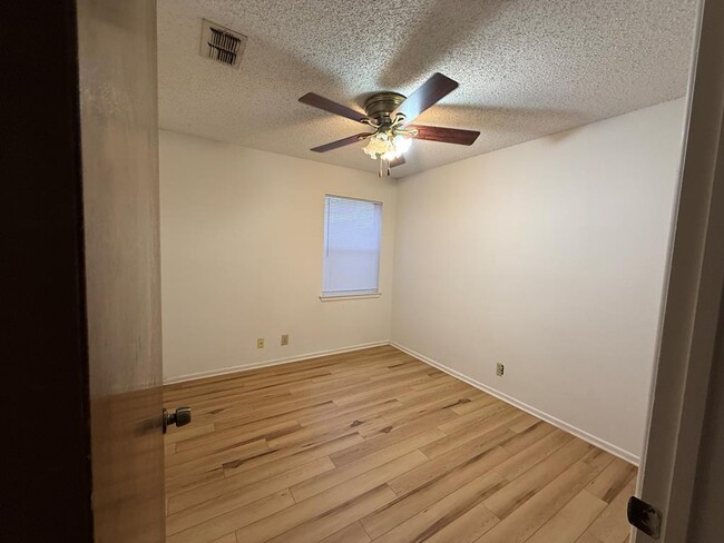 Building Photo - 6428 Amber Dr