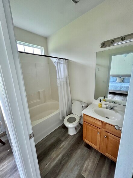 Full Bath BR3 (main floor) - 325 Hancock Union Ln