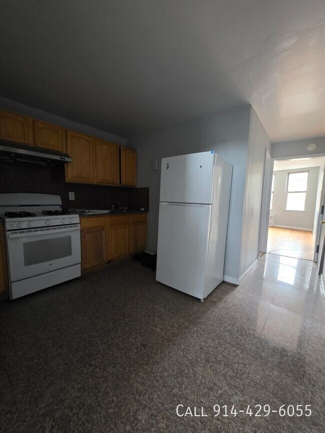 Building Photo - 146 Beech St