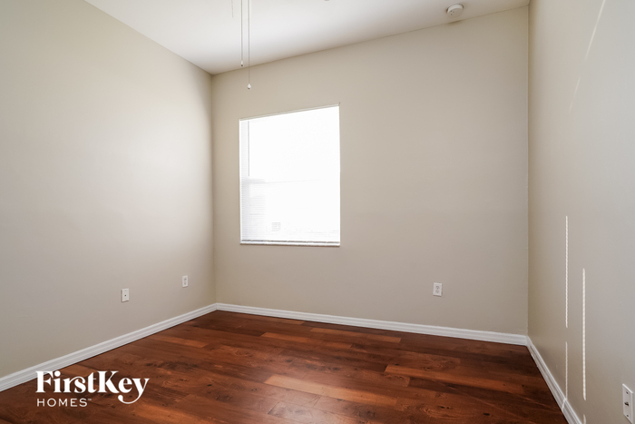 Building Photo - 226 Manasota St