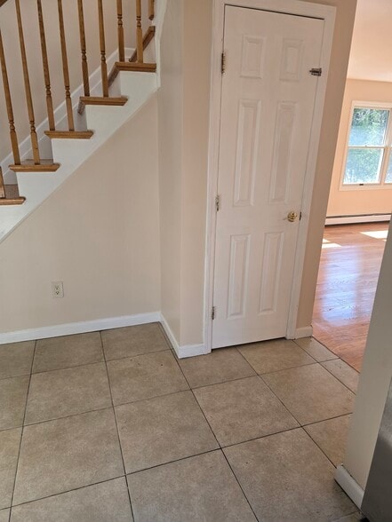 8 - Pantry - 100 5th Ave