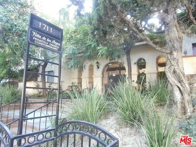 Building Photo - 1711 Grismer Ave