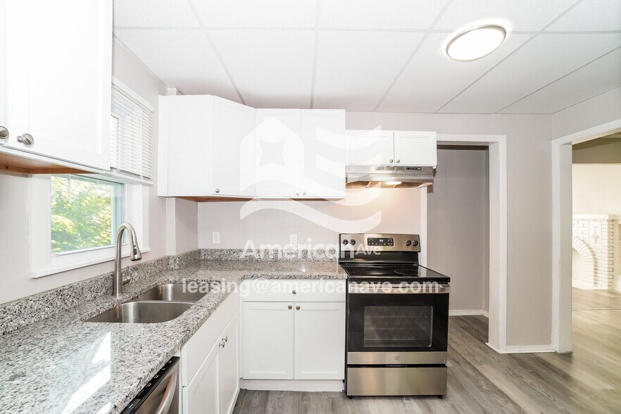 Building Photo - 384 Grace Ave