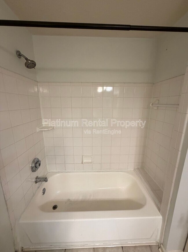 Building Photo - 1250 Parkwood Cir SE