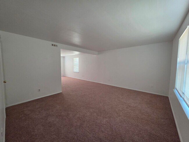 Building Photo - LYO3240#-MW
