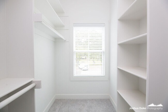 Building Photo - 4 Bedroom 4.5 Bathroom New Home!! Now offering 1st months rent paid now til July 2026