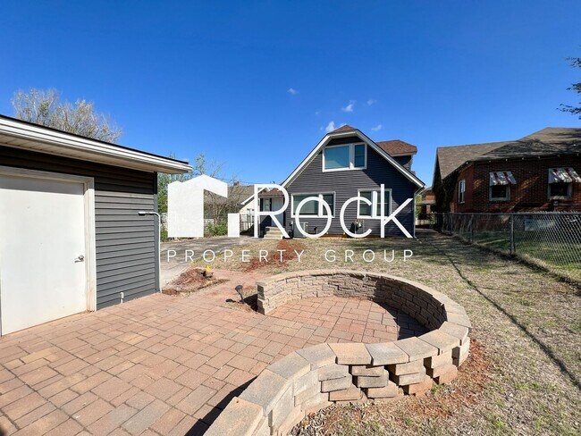 Building Photo - Must See 3 Bedroom/3 Bathroom Home near Edgemere Park