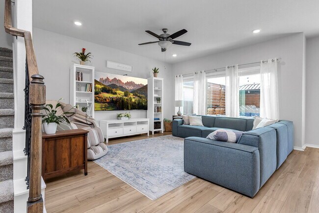 Building Photo - ASK ABOUT FREE APPLICATIONS THROUGH AUGUST!  "Spacious 6-Bedroom Retreat with 3.5 Baths and Over ...
