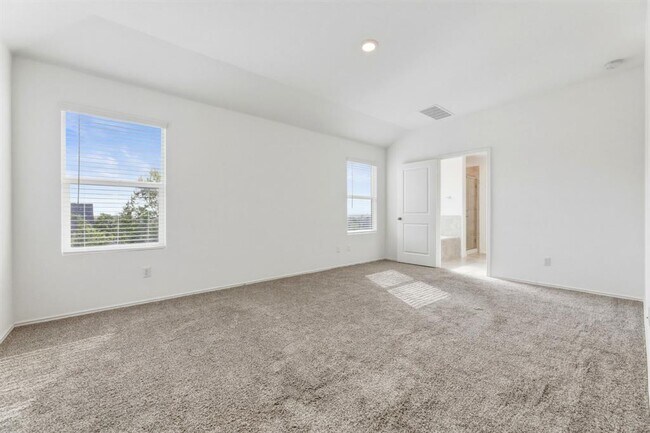 Building Photo - 913 Legends Ln