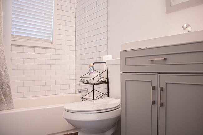 Building Photo - 444 Sunset Ave NW