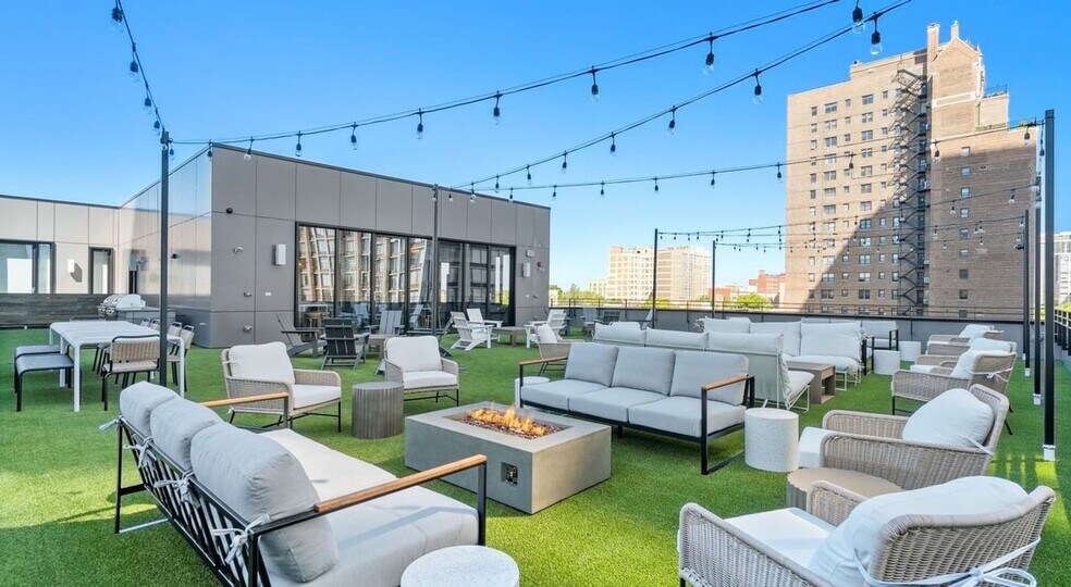 Building Photo - 5440 N Sheridan Rd