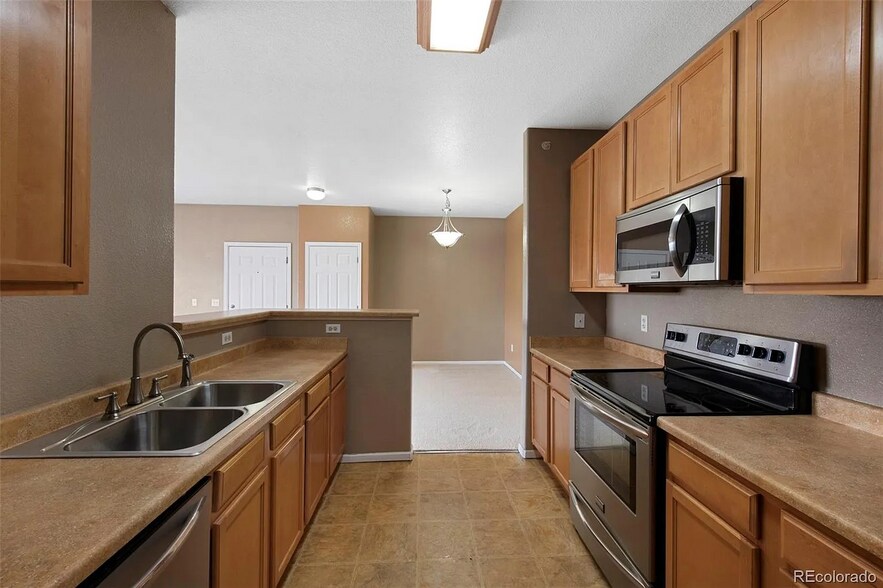 Building Photo - 15700 E Jamison Dr