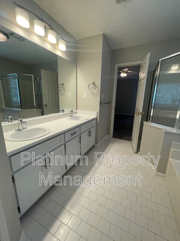 Building Photo - 1020 Twin Brook Ct NW