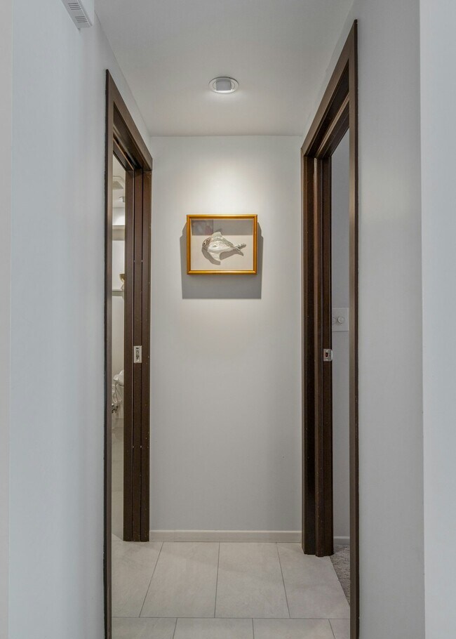 Building Photo - 565 Esplanade