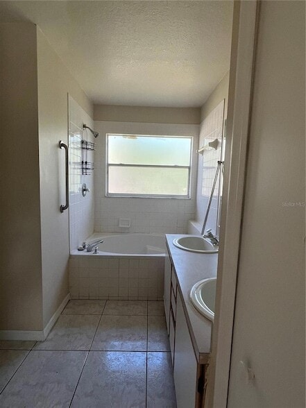 Building Photo - 2131 Rj Cir