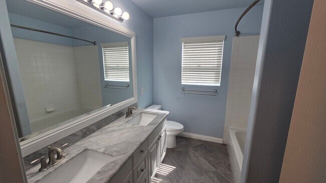 Building Photo - Beautiful 3BR/2.5BA Townhome in Ke Noho Kai at Ocean Pointe