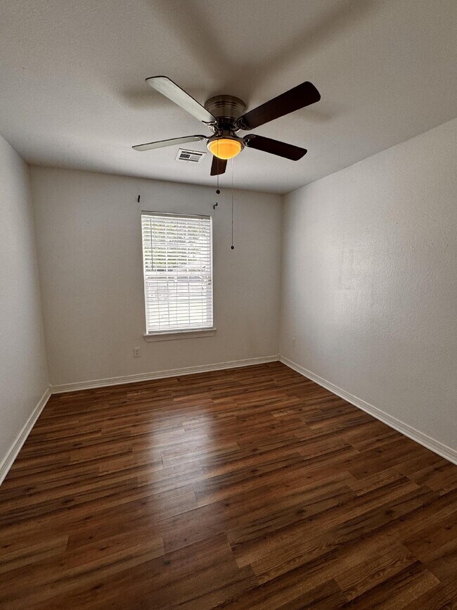 Building Photo - 659 Frances Dr