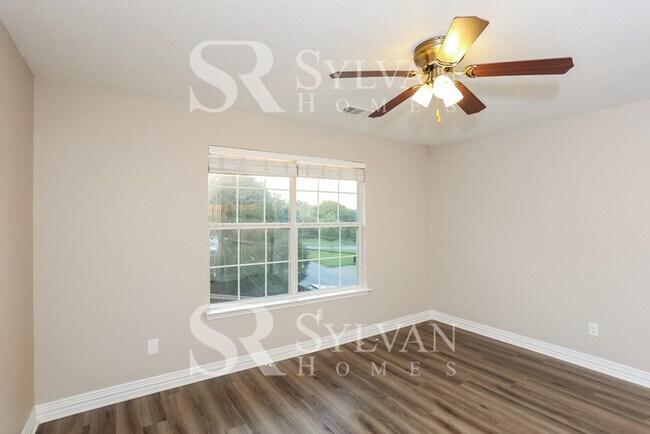 Building Photo - Lease today! No extra charge for contentment and relaxation!