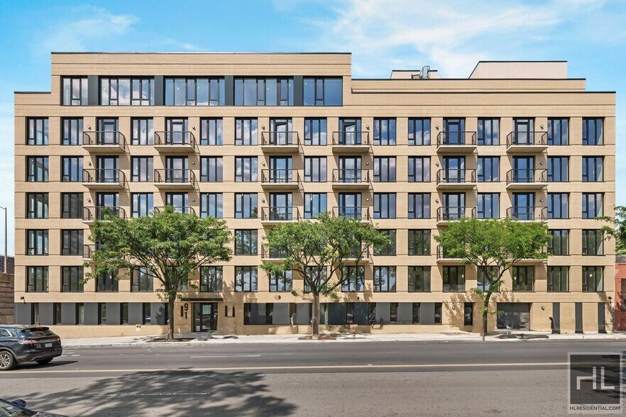 Building Photo - BRUCKNER BOULEVARD