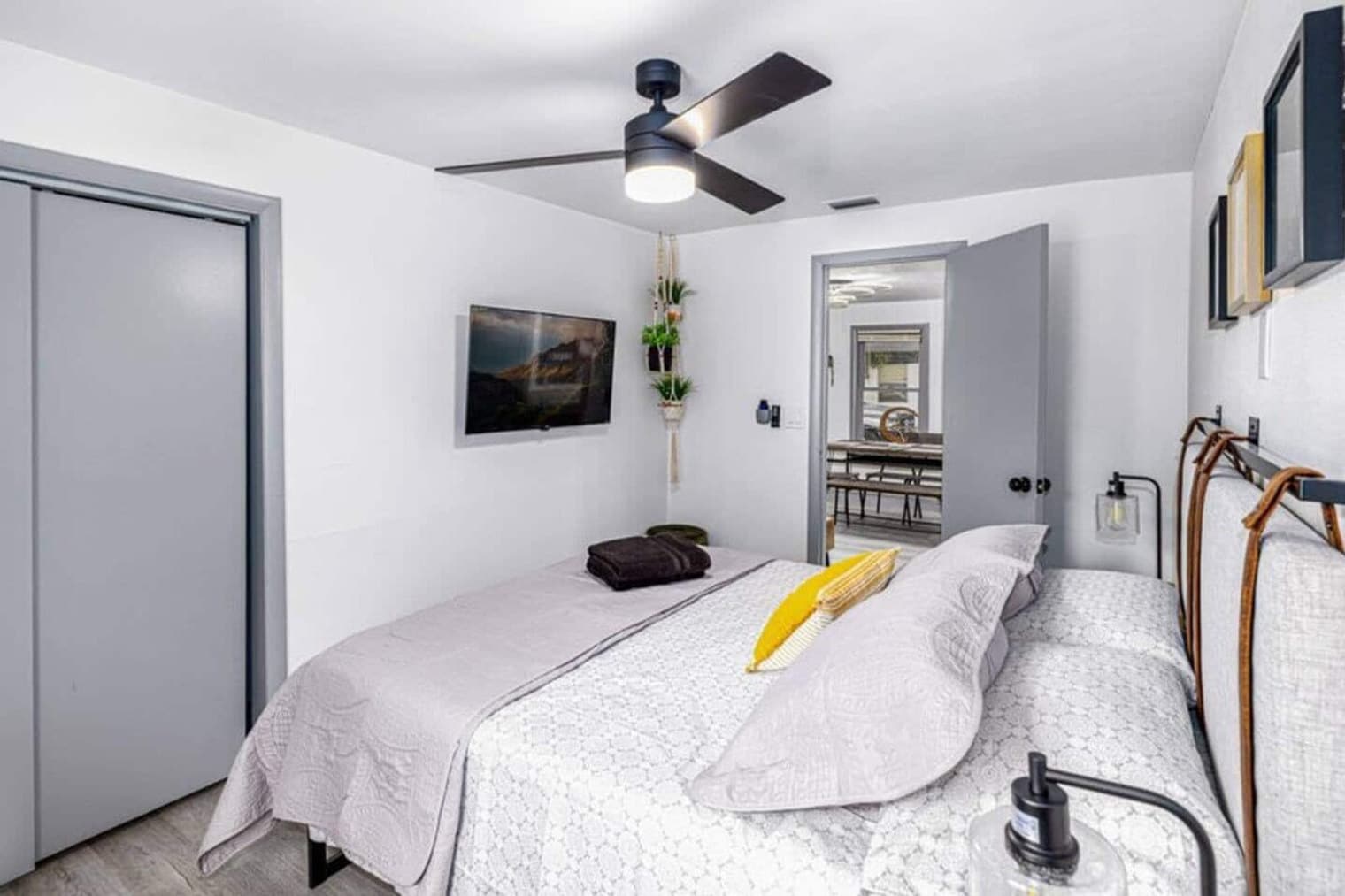 Building Photo - 1629 N Goldenrod Rd