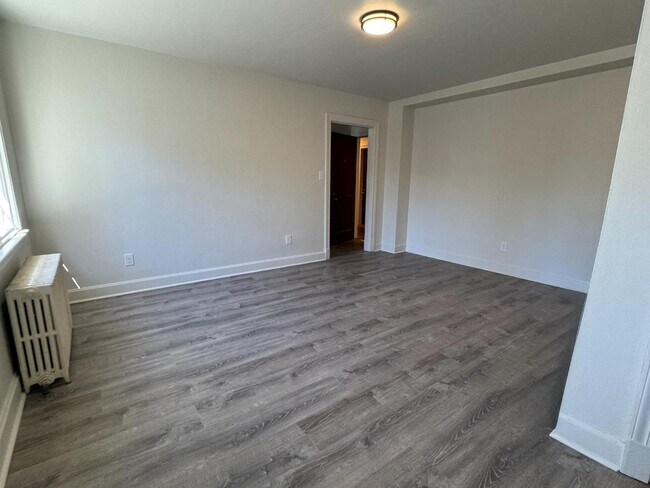 Building Photo - 6 Church St