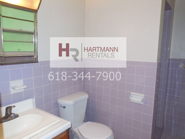 Building Photo - Three Bedroom 2 Bath Brick Home with 2 Car Garage!!