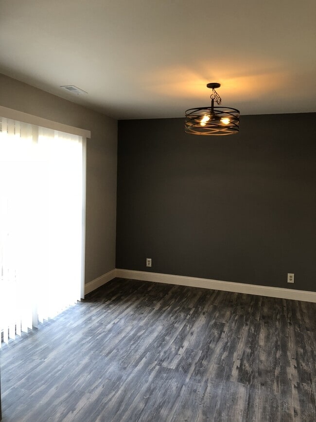 Building Photo - Park Charles South