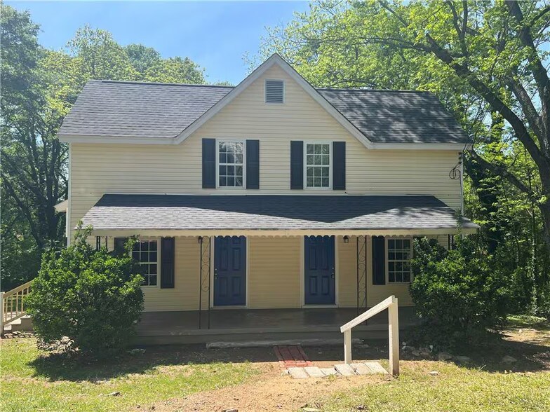 Front view - 18 Liberty Street is on the right side of the - 18 Liberty St