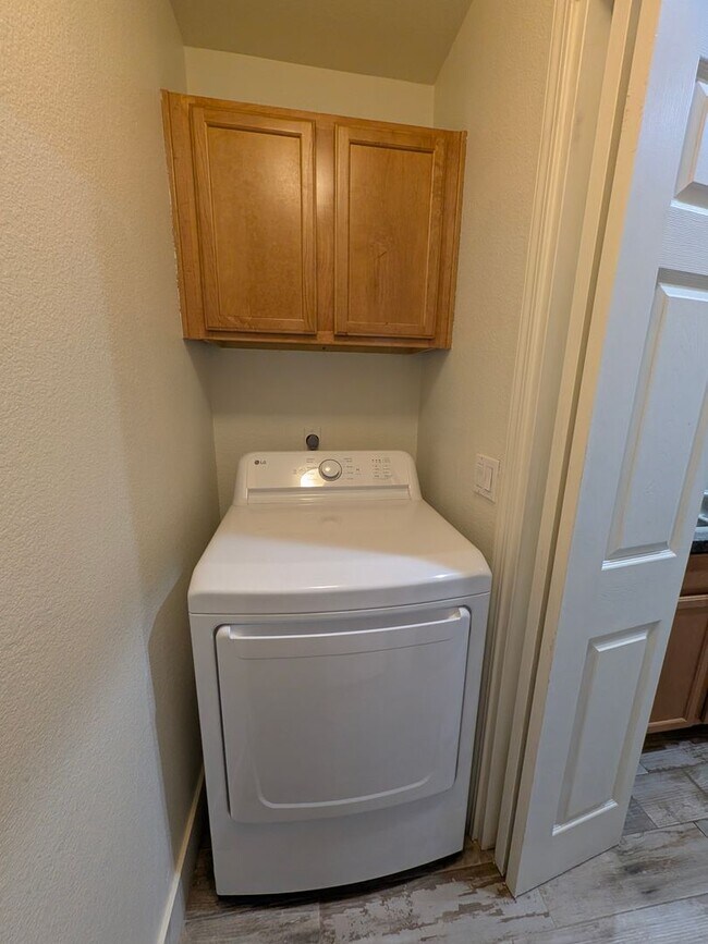 Building Photo - 2 Bedroom 2 Bathroom Condo in the Heart of Canyon Crest, Riverside!