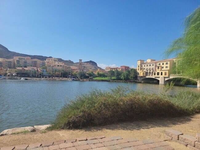 Building Photo - Stunning studio in Lake Las Vegas