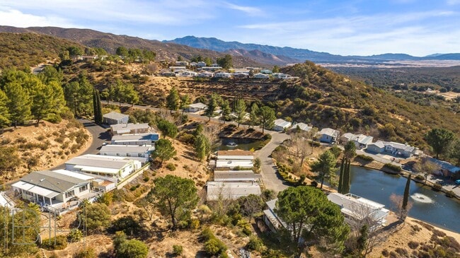 Building Photo - 55+ Senior Community~ 2 bed/2 bath with Am...