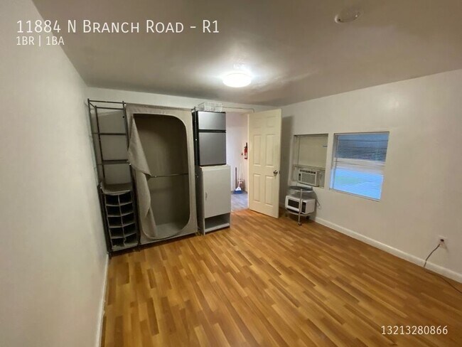 Building Photo - 11884 N Branch Rd