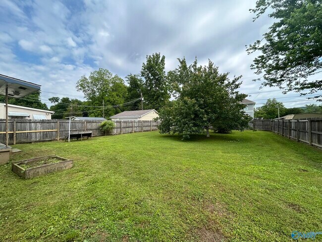 Building Photo - 1411 Halsey Ave NE