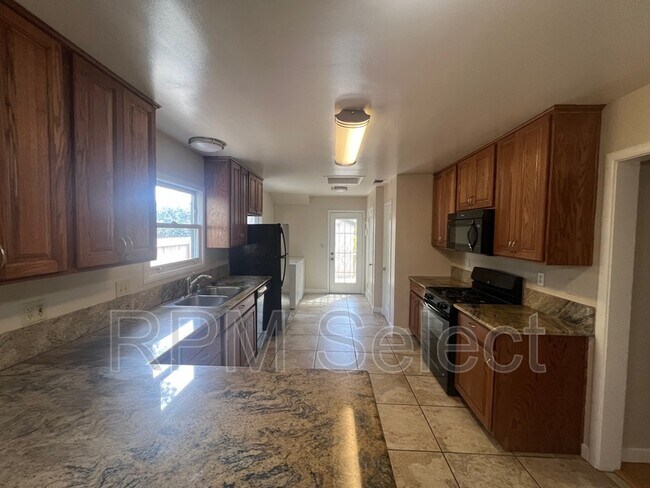 Building Photo - 2761 San Luis Ct